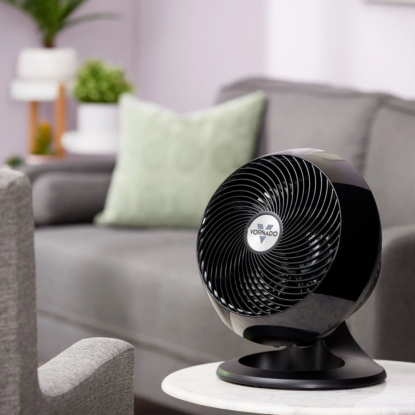 Vornado 660 Large 4 Sizepeed Vortex Whole Room Air Circulator Floor Fan, Black