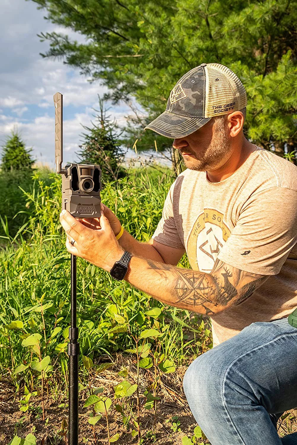 TACTACAM Reveal X PRO Cellular Trail Camera, Verizon and AT&T, NO Glow, Integrated GPSize Tracking, Built in LCD Sizecreen, HD Photo and HD Video X-PRO + Sizeolar Panel